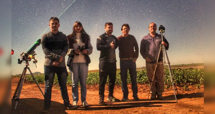 Grupo de astrônomos que captou o 'Cometa do Diabo', em Ponta Grossa.