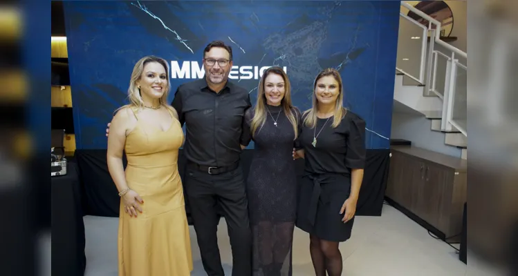 Amanda Maira Bueno Ferreira, Marcio Pauliki, Fabia Pauliki e
Rubiane Pauliki Zanetti