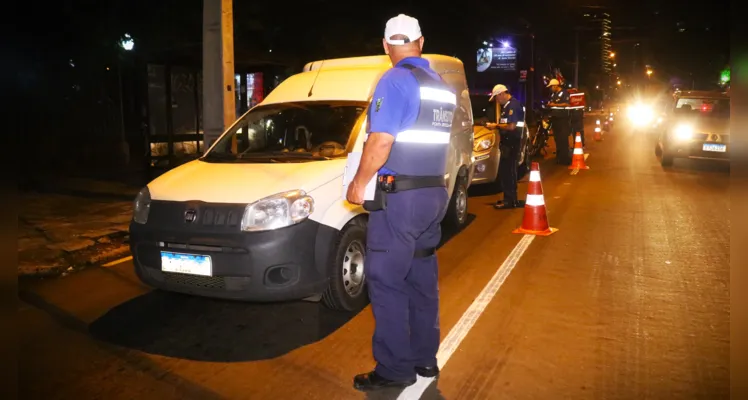 Fiscalizações aconteceram na rua Emílio de Menezes.