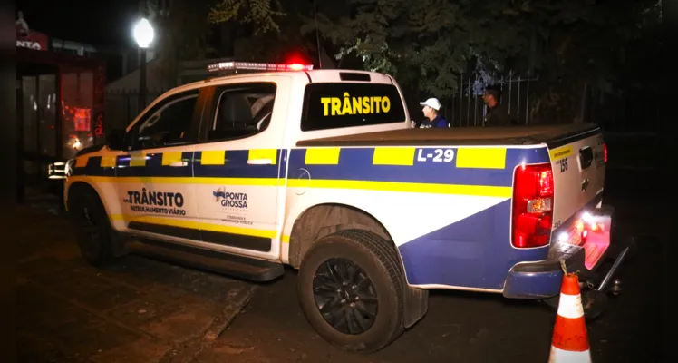 Equipes de trânsito estão realizando os testes do 'drogômetro'.