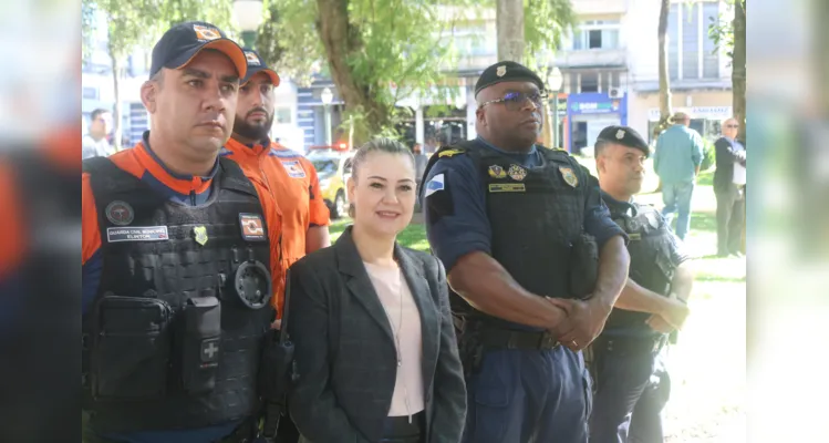 Evento teve participação de autoridades civis e militares.