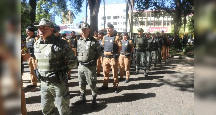 Evento teve participação de autoridades civis e militares.