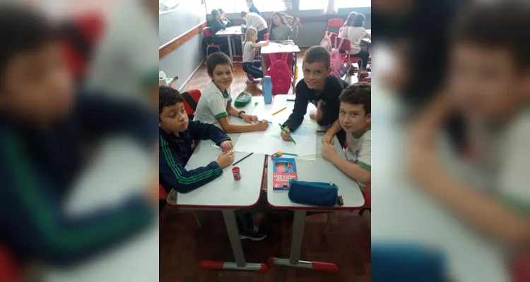 Confira os registros feitos em casa e o trabalho em sala de aula.