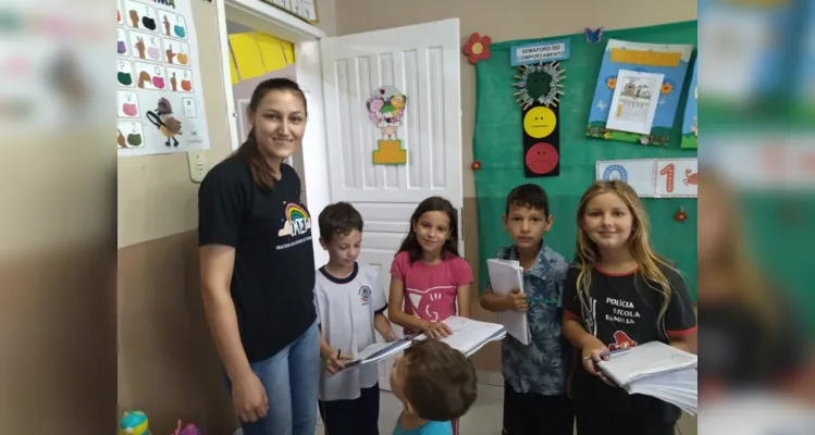 Educandos puderam conversar com vários professores sobre importante temática.