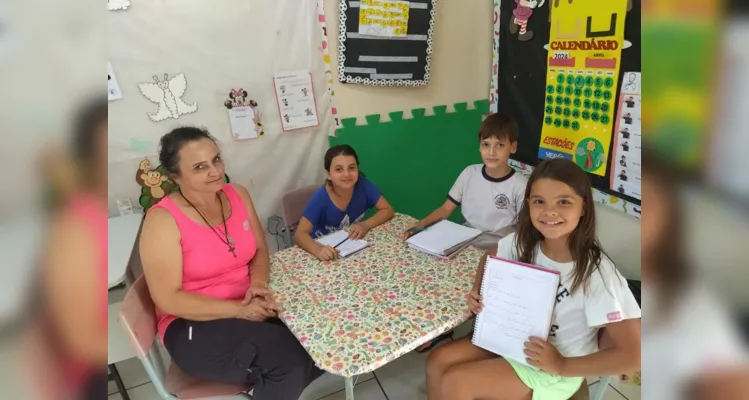 Educandos puderam conversar com vários professores sobre importante temática.