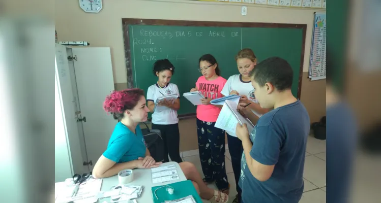 Educandos puderam conversar com vários professores sobre importante temática.