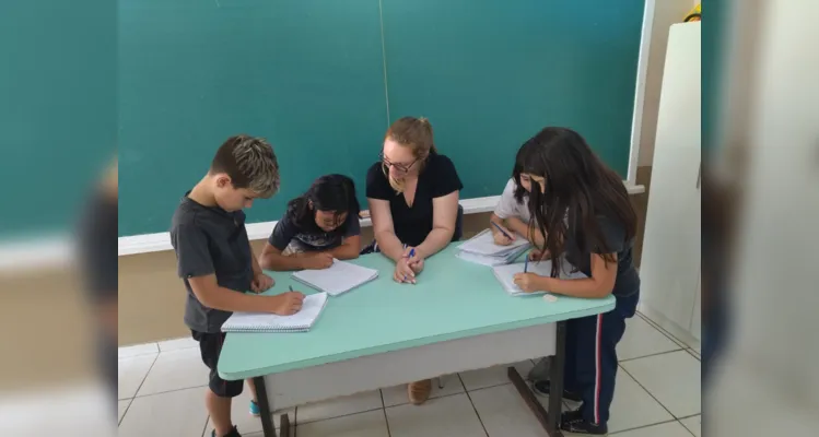 Educandos puderam conversar com vários professores sobre importante temática.