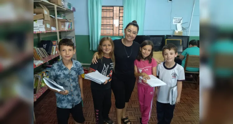 Educandos puderam conversar com vários professores sobre importante temática.