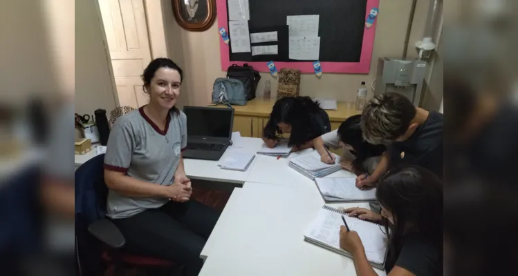 Educandos puderam conversar com vários professores sobre importante temática.