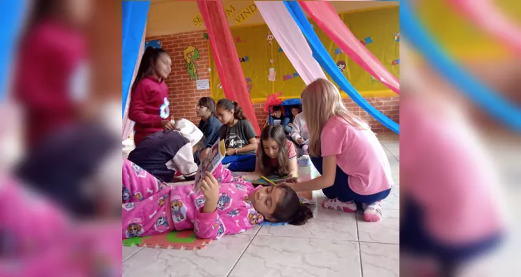 Proposta contribuiu para que alunos tivessem um espaço agradável para realizar as leituras.