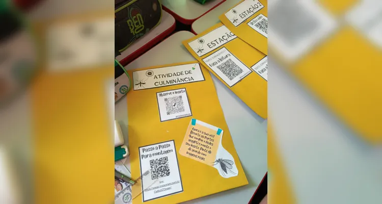 QR Codes e outros elementos também foram utilizados em sala.