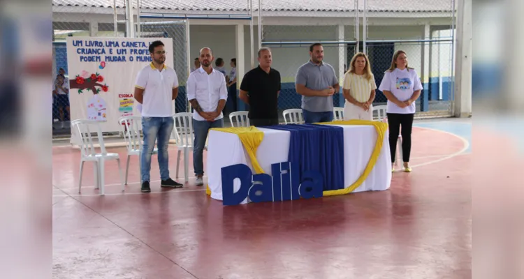 Castro entrega duas escolas com investimento de R$ 5 mi