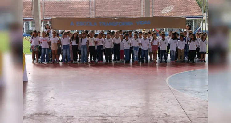 Castro entrega duas escolas com investimento de R$ 5 mi