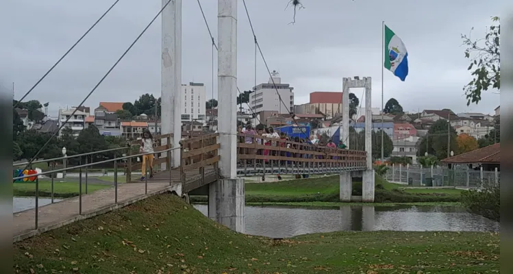 Veja registros das visitas, trabalhos em sala e objetos levados pelos alunos.