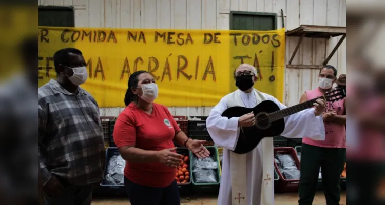 A comunidade tem produção de grande diversidade de alimentos.