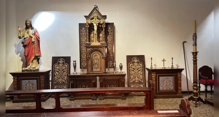 Parte do antigo altar da Catedral está em exposição.
