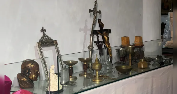 Itens utilizados pelos padres nas cerimônias religiosas.