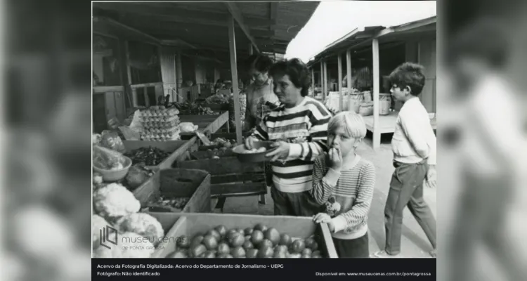 Fotos foram feitas por estudantes do curso de Jornalismo durante os anos de 1990 a 2003.