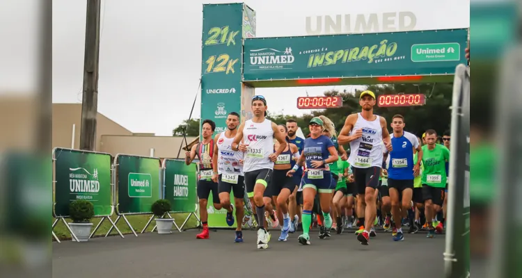 A corrida é a inspiração que nos move, esse foi o tema da terceira edição da Meia Maratona Unimed Ponta Grossa que aconteceu no último domingo (7).
