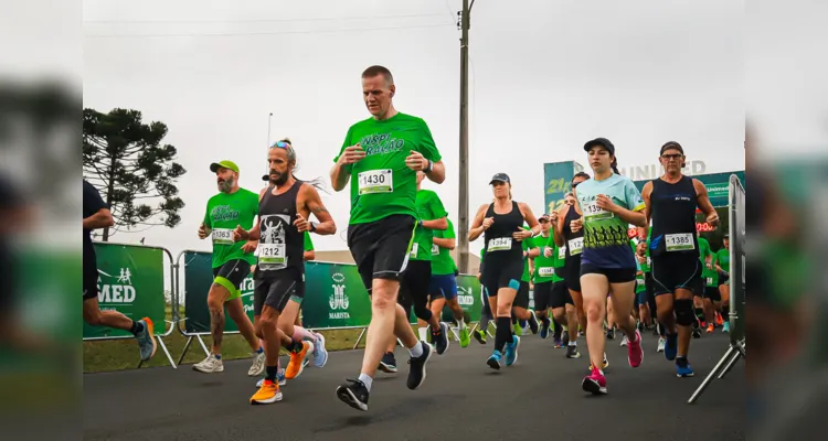 A corrida é a inspiração que nos move, esse foi o tema da terceira edição da Meia Maratona Unimed Ponta Grossa que aconteceu no último domingo (7).