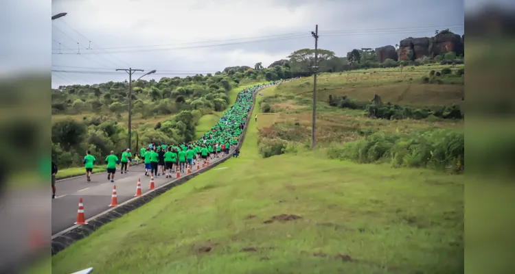 A corrida é a inspiração que nos move, esse foi o tema da terceira edição da Meia Maratona Unimed Ponta Grossa que aconteceu no último domingo (7).