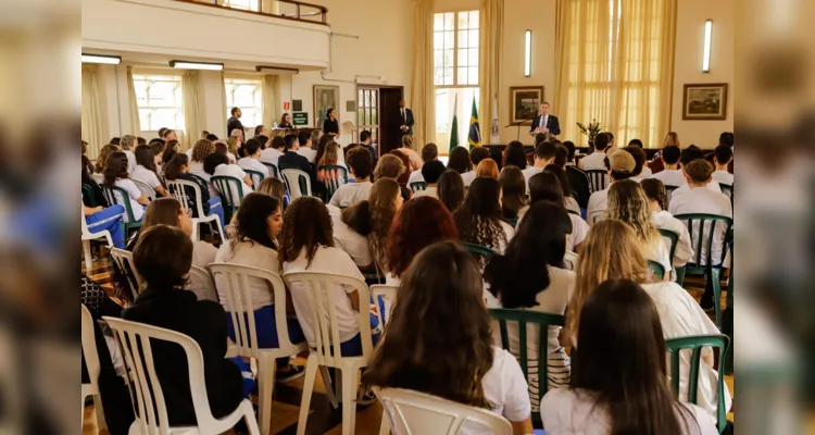 Presidente do Supremo Tribunal Federal, o ministro Luis Roberto Barroso, concede uma palestra aos alunos do Colégio Estadual do Paraná |