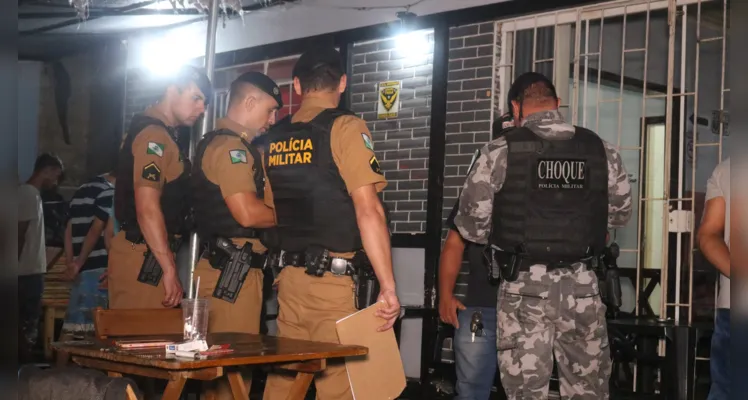 Operação 'AIFU' fecha bar no Centro e prende foragido por homicídio