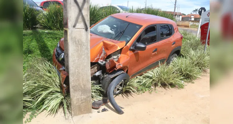 O acidente aconteceu em frente ao Hospital Vicentino, na esquina da rua Doralício Correia