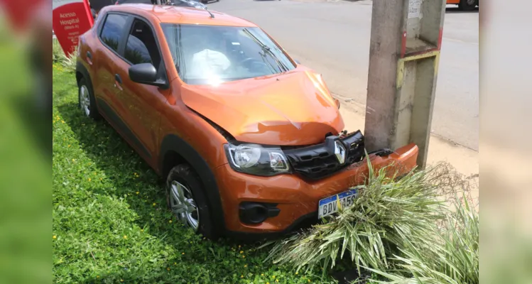 O acidente aconteceu em frente ao Hospital Vicentino, na esquina da rua Doralício Correia