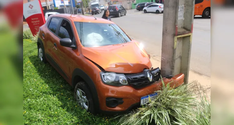 O acidente aconteceu em frente ao Hospital Vicentino, na esquina da rua Doralício Correia