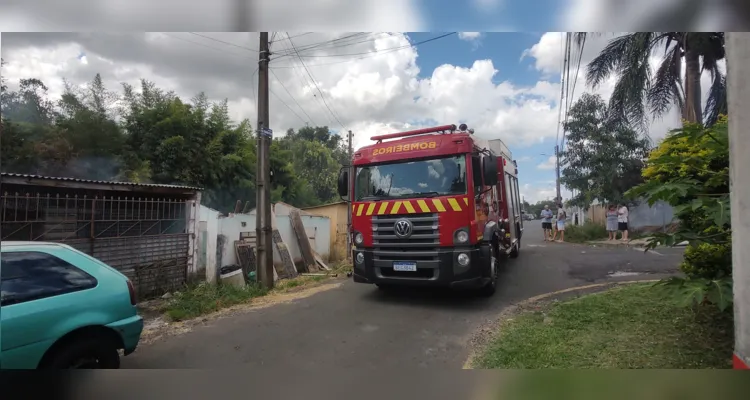 Incêndio assusta moradores da Vila Ana Rita; fogo foi controlado