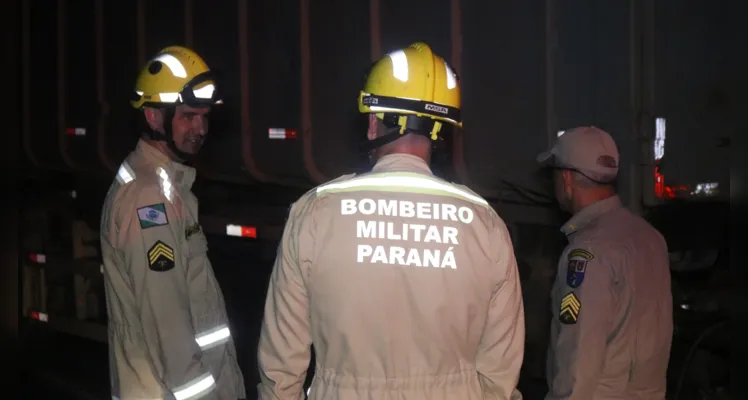 Caminhões colidem em acesso da BR-376 no Distrito Industrial de PG