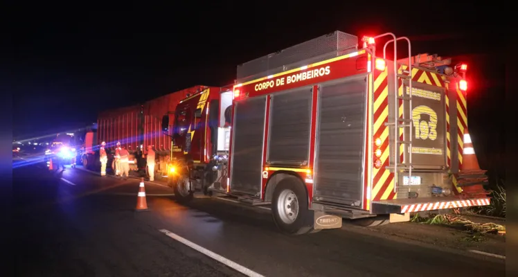 Caminhões colidem em acesso da BR-376 no Distrito Industrial de PG