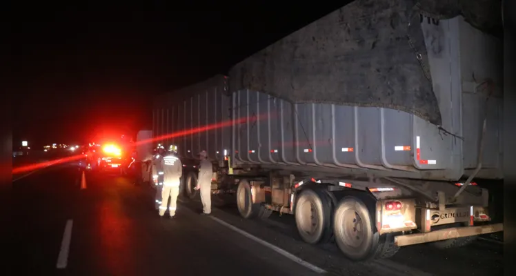 Caminhões colidem em acesso da BR-376 no Distrito Industrial de PG