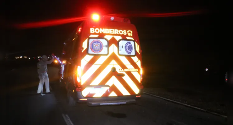 Equipes dos Bombeiros e da PRF foram até o local