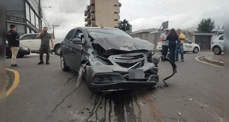 Colisão ocorreu no cruzamento das ruas Teixeira de Freitas e Generoso Martins de Araújo