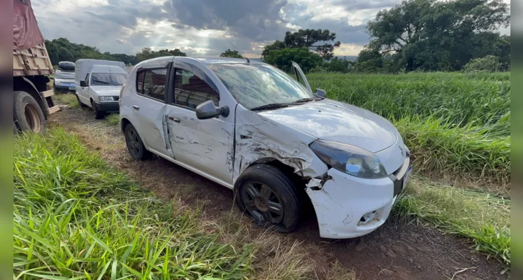 Após a colisão, os dois veículos saíram da pista 