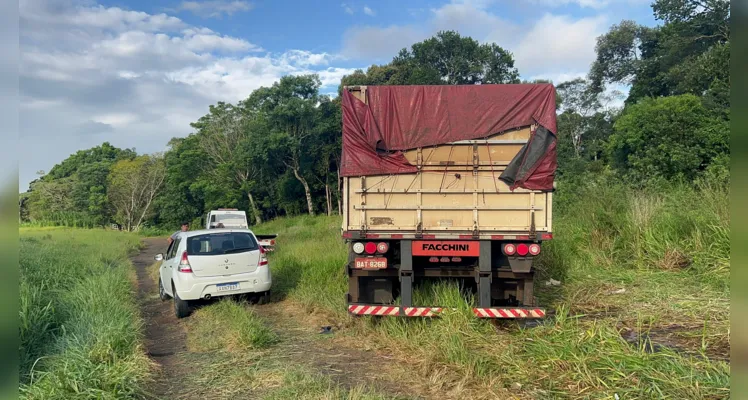 Após a colisão, os dois veículos saíram da pista 