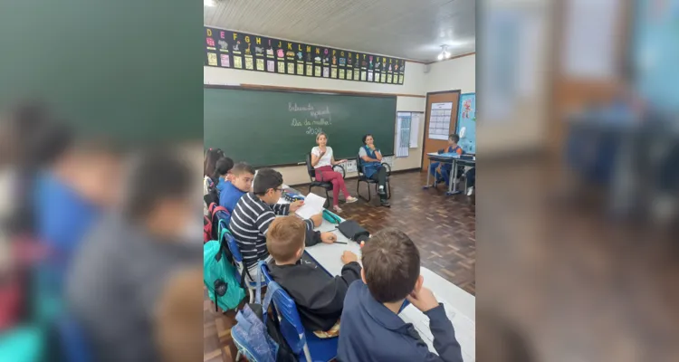 Durante a entrevista os alunos perguntaram sobre diversos temas, criando um vínculo com as esntrevistadas.