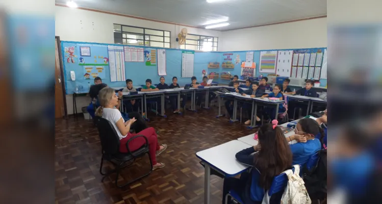 Durante a entrevista os alunos perguntaram sobre diversos temas, criando um vínculo com as esntrevistadas.