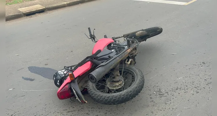 A vítima teve laceração e uma fratura exposta na perna direita.