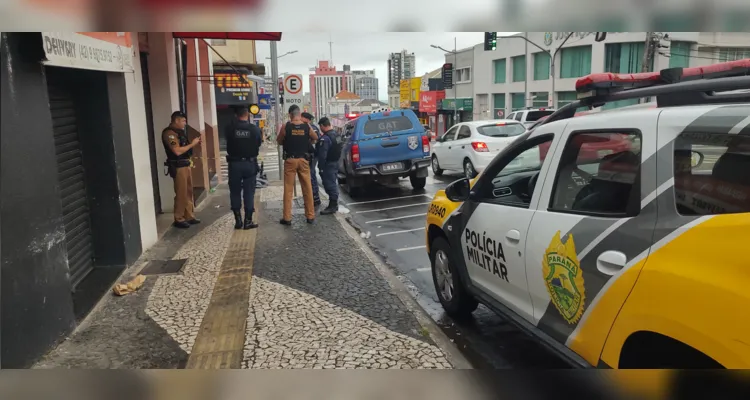 Equipes da PM e do GAT da Guarda Municipal estão no local