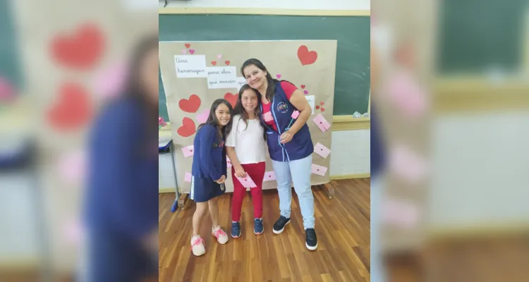 Fotos mostram ampla e valorosa ação dos alunos com as mulheres.