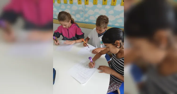 Fotos mostram ampla e valorosa ação dos alunos com as mulheres.