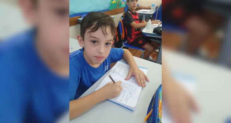 A proposta desenvolvida em sala também incluiu outras participações dos alunos, como em leituras colaborativas e na confecção de lembrancinhas.