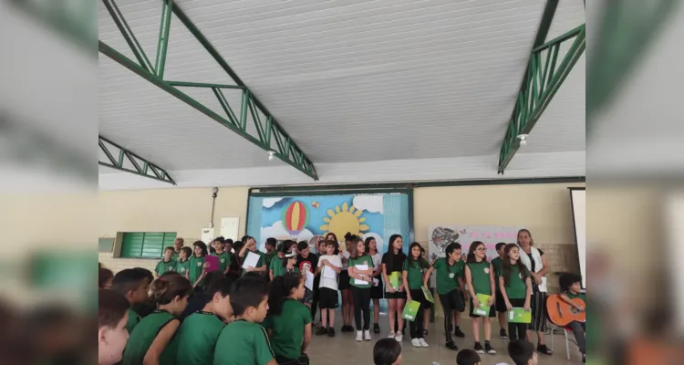 Ações dentro e fora da sala de aula contribuíram com homenagens.