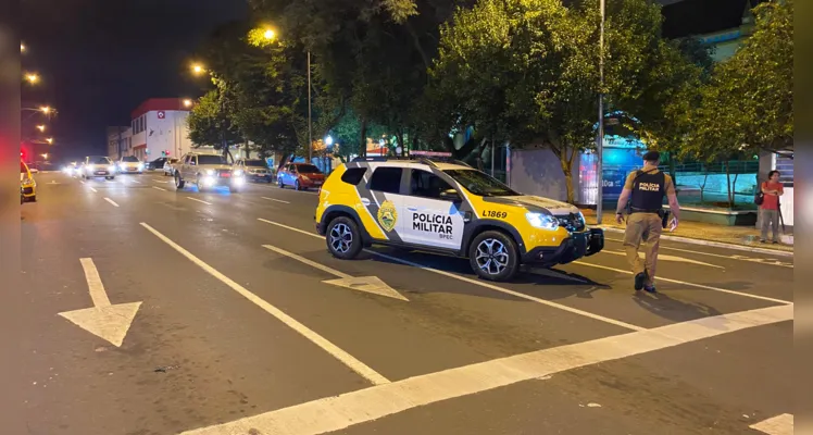 Motociclista com placa feita à caneta se envolve em acidente em PG