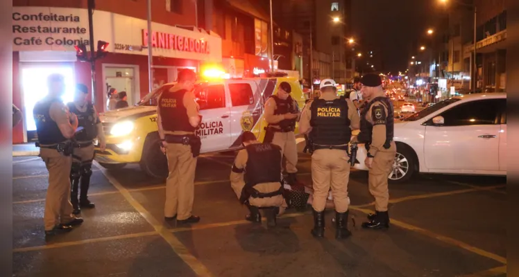 Motociclista com placa feita à caneta se envolve em acidente em PG