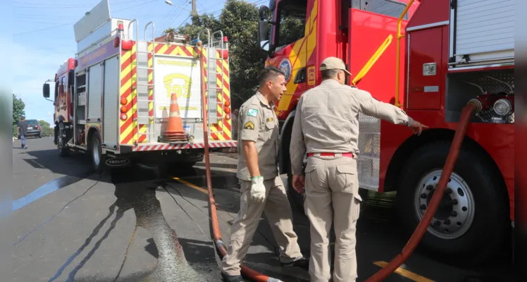 Não havia ninguém no interior da residência no momento do incêndio, portanto ninguém ficou ferido. 