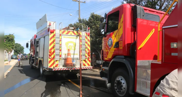 Não havia ninguém no interior da residência no momento do incêndio, portanto ninguém ficou ferido. 